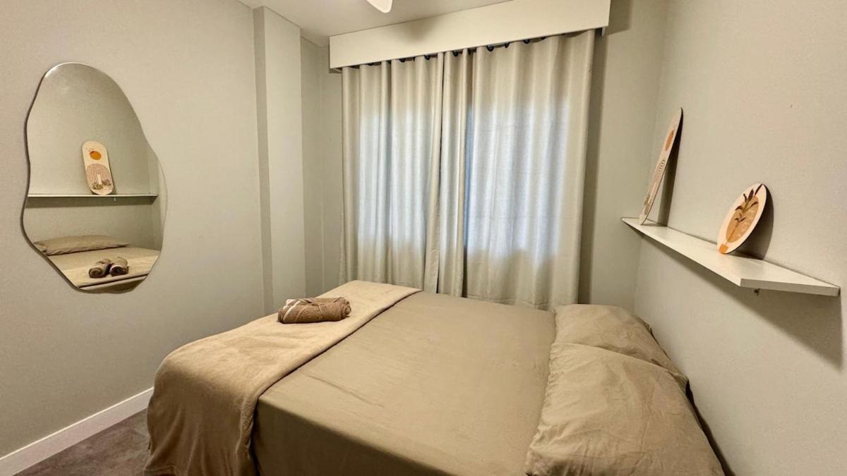Apto Bc - 100 Metros Da Apartamento *